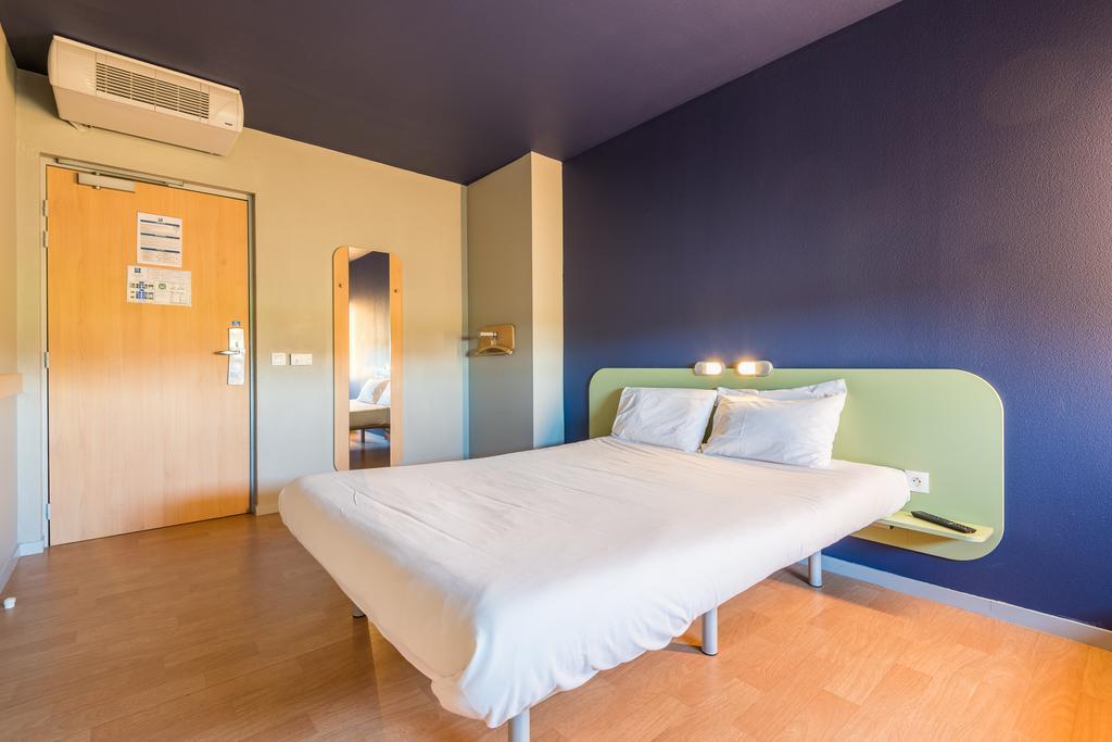 Ibis Budget Amberieu En Bugey/Chateau Gaillard A42 Exteriör bild